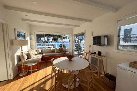PIPI SHACK - Iconic Waterfront Shack Binalong Bay - Grafton Accommodation 2