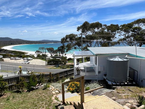 PIPI SHACK - Iconic Waterfront Shack Binalong Bay - Grafton Accommodation 1