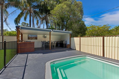 Poolside At Costa - Grafton Accommodation 1