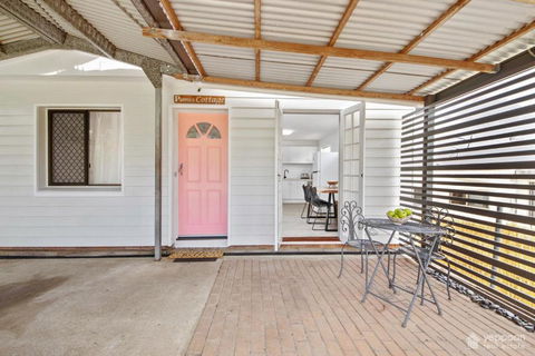 Poppies Cottage - Cooee Bay Beachside Retreat - Grafton Accommodation 3