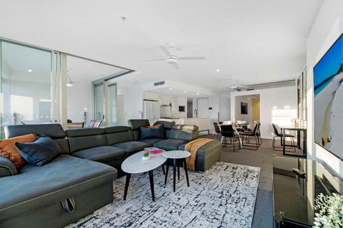 Q Tower Apartments In Surfers Paradise - From Level 3 - Self Contained & Privately Managed - Wow Stay - Grafton Accommodation 3