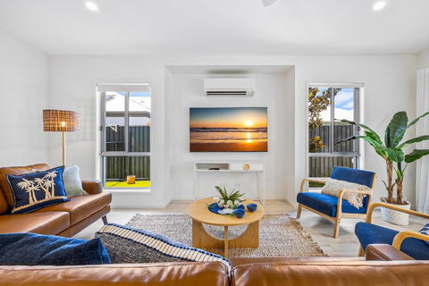 Premium 4-Bed Coastal Escape With BBQ And Pool - Grafton Accommodation 2