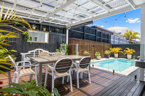 Premium 4-Bed Coastal Escape With BBQ And Pool - Grafton Accommodation 0