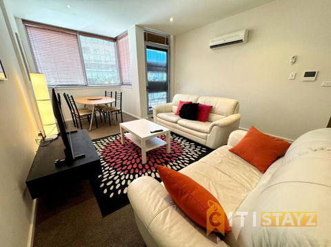 Pretty Penthouse - Close To ANU - Grafton Accommodation 1