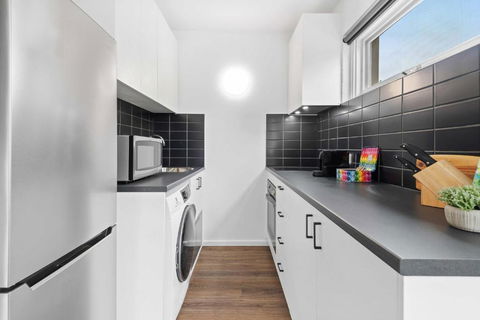 Pristine 1-Bed Unit Moments From Royal Park - Grafton Accommodation 2
