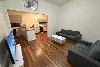Private 1 Bedroom Apartment With Fenced Yard with Grafton Accommodation
