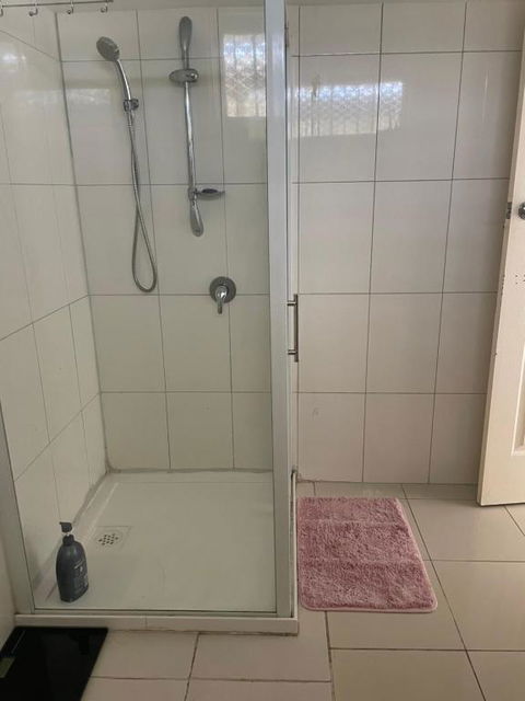 Private Room Near Melbourne Airport - Grafton Accommodation 3