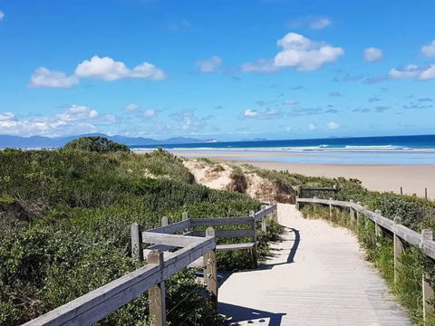 Prom Coast - Beach Abode - Sandy Point - Grafton Accommodation 2
