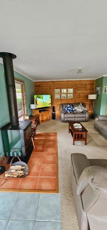 Prom Coast - Beach Abode - Sandy Point - Grafton Accommodation 3