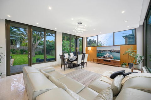 Putney Brand New Luxury House Pool & Waterview - Grafton Accommodation 3