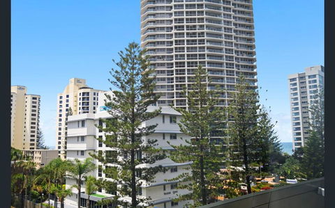 Q Tower At Surfers Paradise - From Level 3 - Private & Self Contained Apartments - Grafton Accommodation 1
