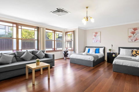 Quadruple Room W Ensuite In Gordon Near Train & Bus - Grafton Accommodation 0