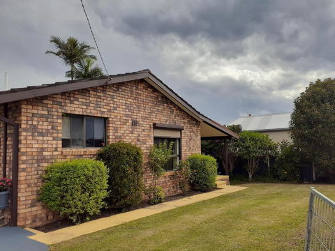QUIET PROPERTY BY THE RIVER - Grafton Accommodation 0