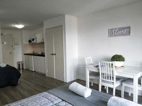 Atrium Private Stay Mandurah - Grafton Accommodation 2