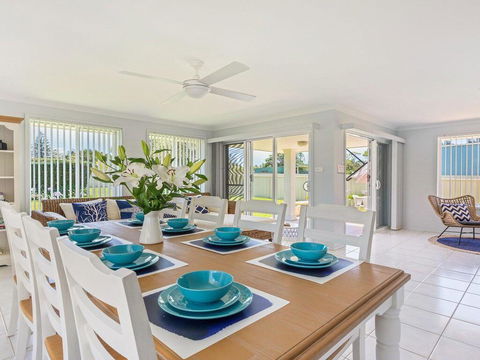 Azure Waters - Perfectly Positioned With Ocean Views - Grafton Accommodation 2