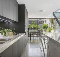Balmain Bombshell Executive  Family Retreat - Grafton Accommodation