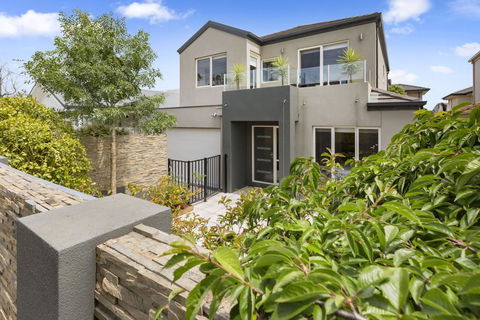 BANGALOW - MORNINGTON - Grafton Accommodation 0