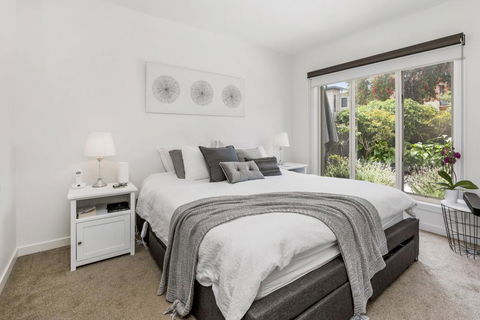 BANGALOW - MORNINGTON - Grafton Accommodation 2