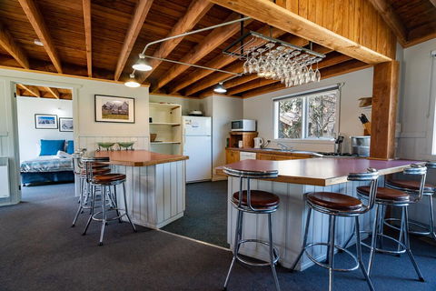 Banjo's Chalet, Alpine-getaways - Grafton Accommodation 2