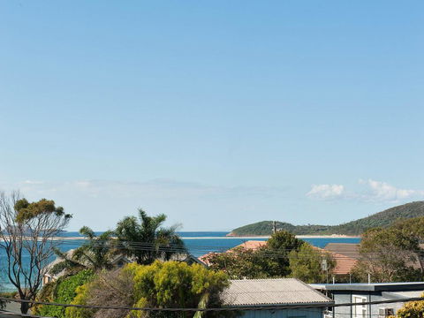 Barefoot Bliss @ Fingal Bay - Grafton Accommodation 1