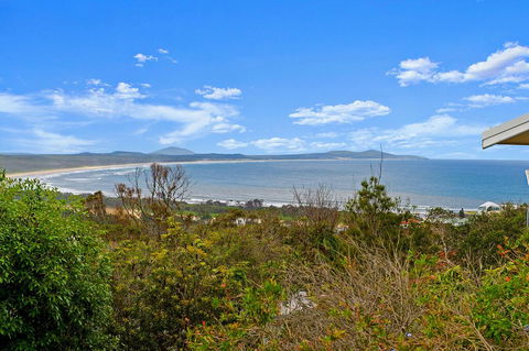 Barefoot Top Floor, 32 Skyline Crescent, Crescent Head - Grafton Accommodation 1