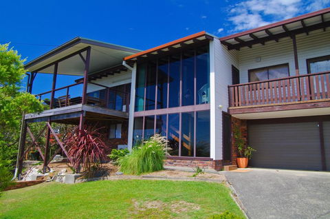 Barrels Beach House, 28 Dulconghi Street - Grafton Accommodation 0