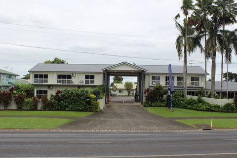 Barrier Reef Motel Innisfail - Grafton Accommodation 1