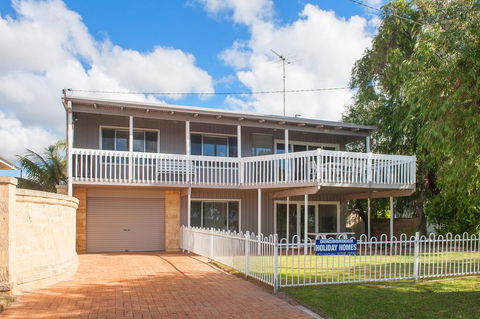 Bay Vista - Grafton Accommodation 0