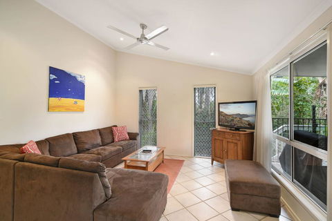 Beach Affair - 10 Callitris Crescent - Grafton Accommodation 2