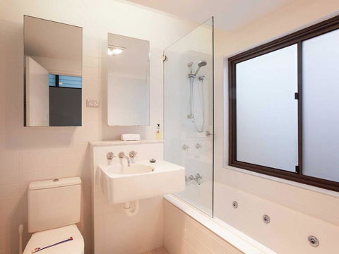 Beach House 7' 26 One Mile Close - Air Conditioned, Wifi, Foxtel, Linen - Grafton Accommodation 1