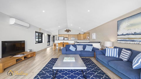 Beach House 72A Marine Drive - Fingal Bay - Grafton Accommodation 2