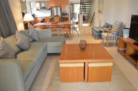 Beach House Apartment 1 - Grafton Accommodation 2
