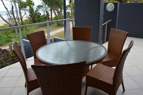 Beach House Apartment 1 - Grafton Accommodation 3