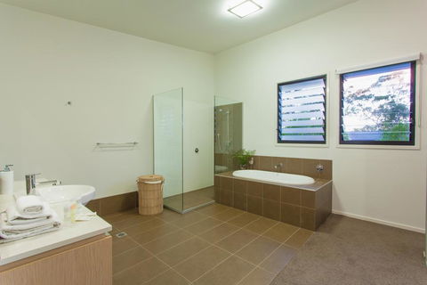 Beach Road Holiday Homes - Grafton Accommodation 1