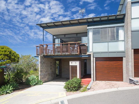 Beach View At One Mile', 8/26 One Mile Close - Infinity Complex Pool & WIFI - Grafton Accommodation 0