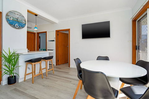 Beachcomer, Unit 2 - The Entrance, NSW - Grafton Accommodation 2