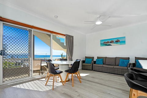 Beachcomer, Unit 2 - The Entrance, NSW - Grafton Accommodation 3