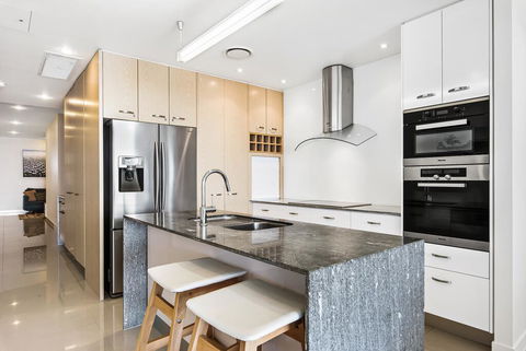 Beaches On Maroochy 1 Beach Parade - Grafton Accommodation 2