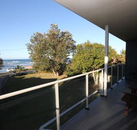 BEACHFRONT 3- 3/12 Bundella Ave LC - Grafton Accommodation