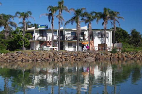 Beachfront 5, 25 Willow Street - Grafton Accommodation 0