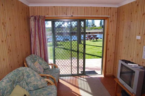 Beachfront 5, 25 Willow Street - Grafton Accommodation 3