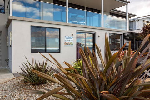 Beachfront Apartment Blackmans Bay - Grafton Accommodation 1