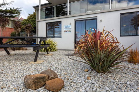 Beachfront Apartment Blackmans Bay - Grafton Accommodation 2