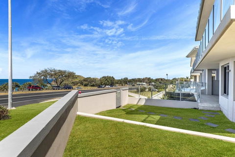 Beachfront Cabarita Apartment - Grafton Accommodation 1