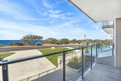 Beachfront Cabarita Apartment - Grafton Accommodation 2