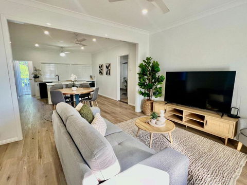 Renovated Queenslander - Upstairs 2km To Stadium - Grafton Accommodation 1