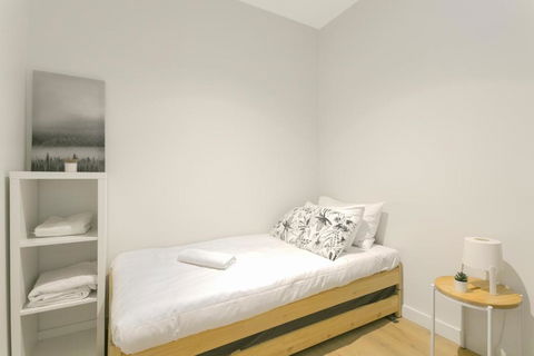 REST COLLECTION One Bedroom Apartment With Study - Grafton Accommodation 3