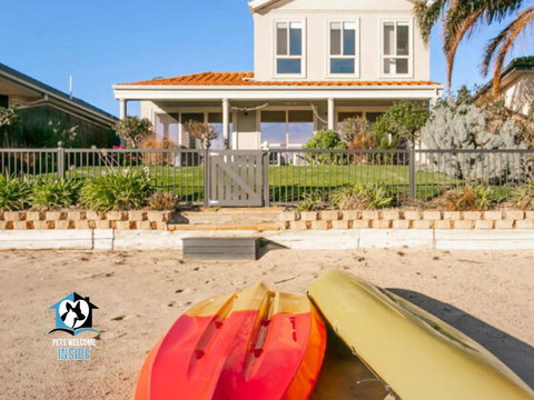 Renovated Beautiful Holiday Home With A Private Beach & Stunning Views! - Grafton Accommodation 1