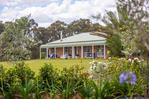Redims Hill Cottage - Grafton Accommodation 0