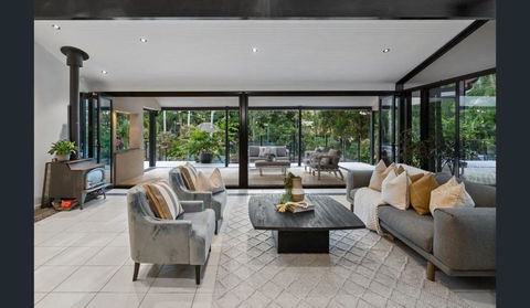 Relax On The Spacious Balcony And Soak In The Picturesque Views - Grafton Accommodation 1